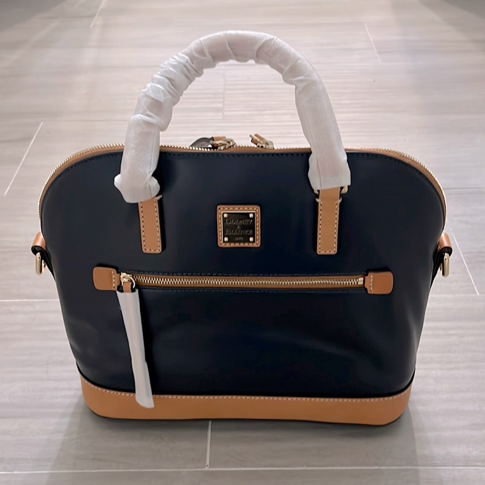 NWT Dooney and Bourke Purse 👜